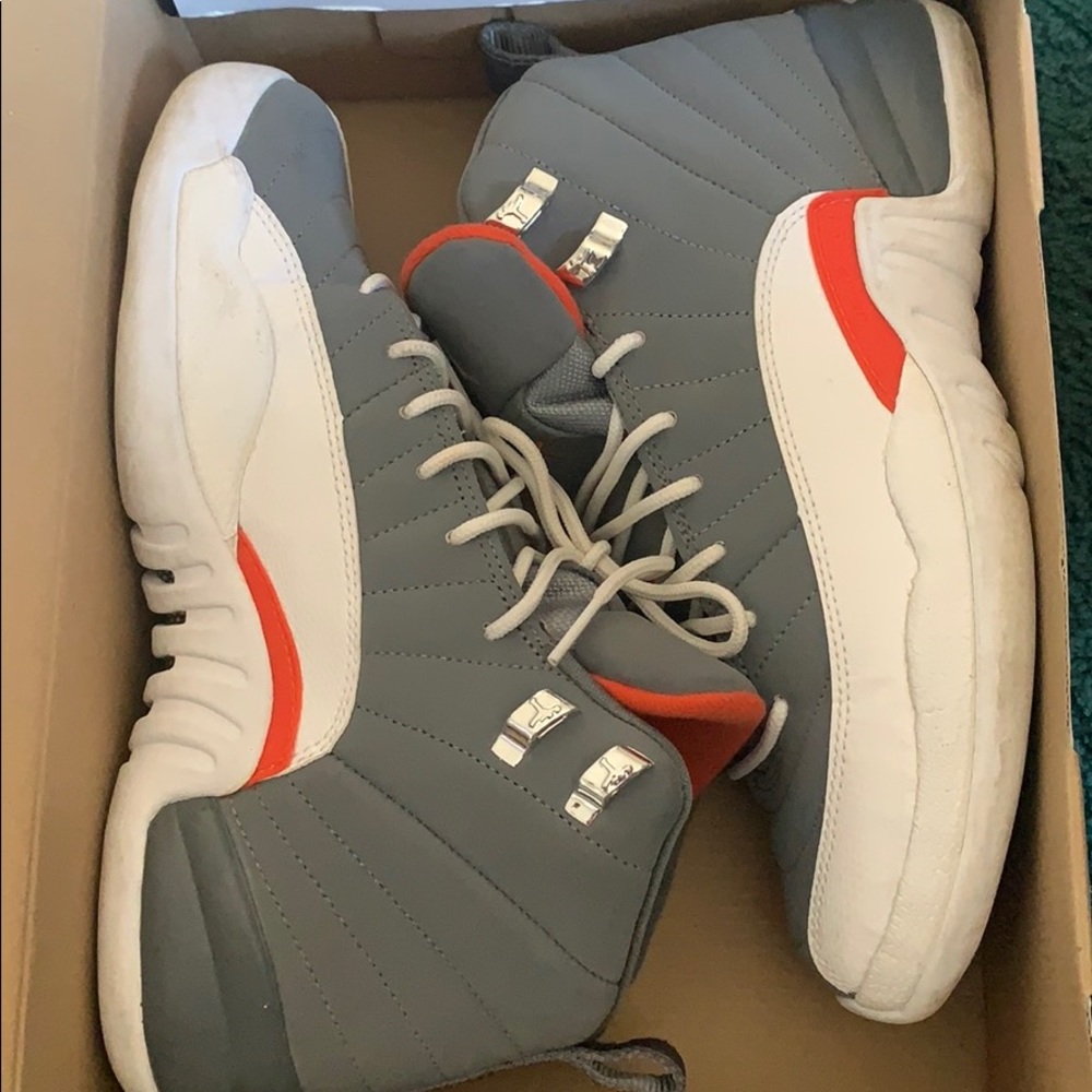 Air Jordan Retro 12s 6.5 in MEN